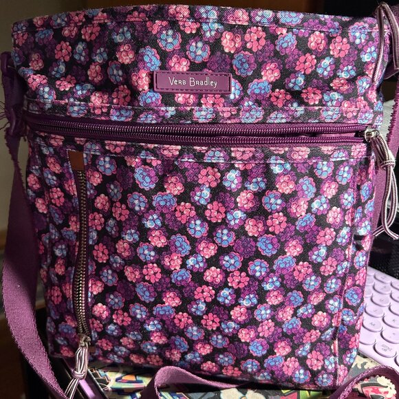 Vera Bradley Handbags - Vera Bradley Flowers Crossbody